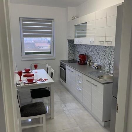 Apartament 2 Camere Prima Nufaru Oradea Luaran gambar